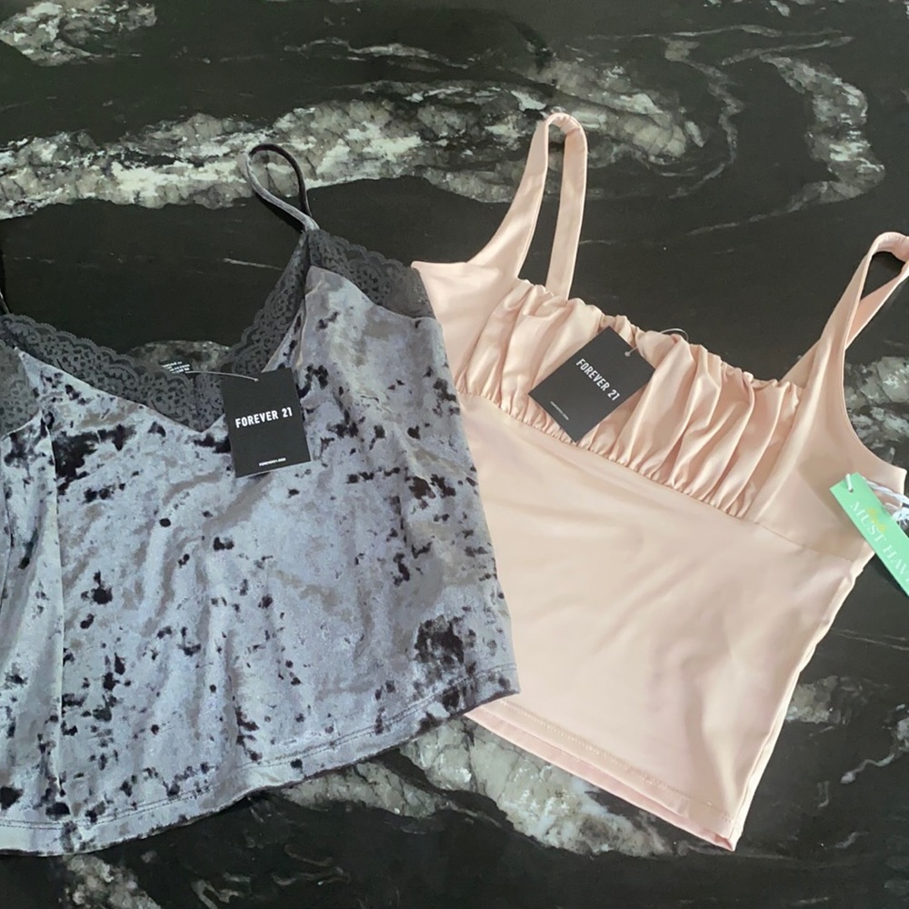 2 tank top crop tops size Medium FOREVER 21